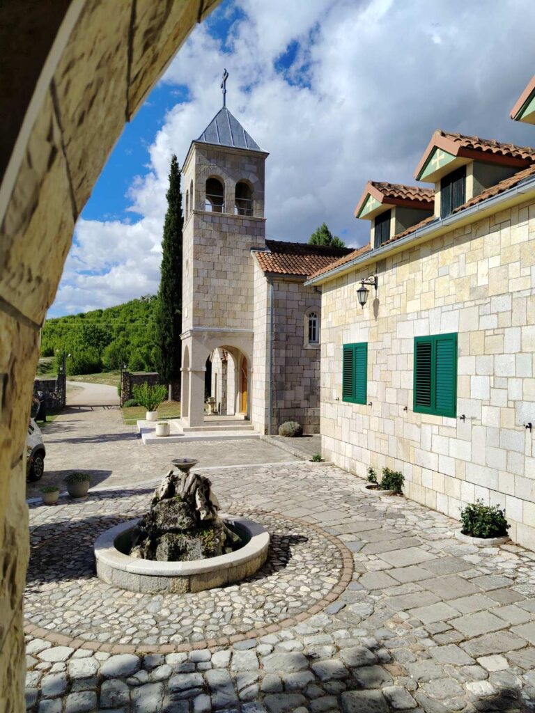 Dragovicki-monasi-06